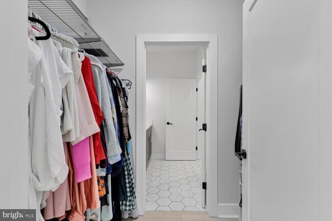 Building Photo - 664 Glick Ct NW