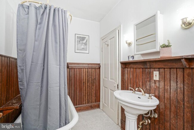 Building Photo - 315 Chestnut St