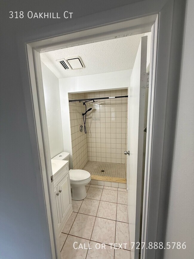 Building Photo - 318 Oakhill Ct