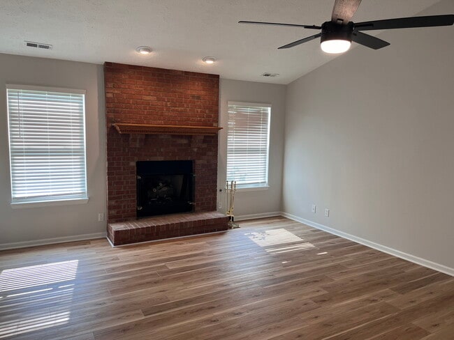Building Photo - 237 N Wilmington Ln