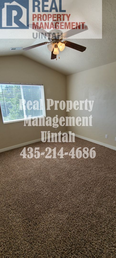 Building Photo - 3 bed 2.5 bath townhome in Fox Run