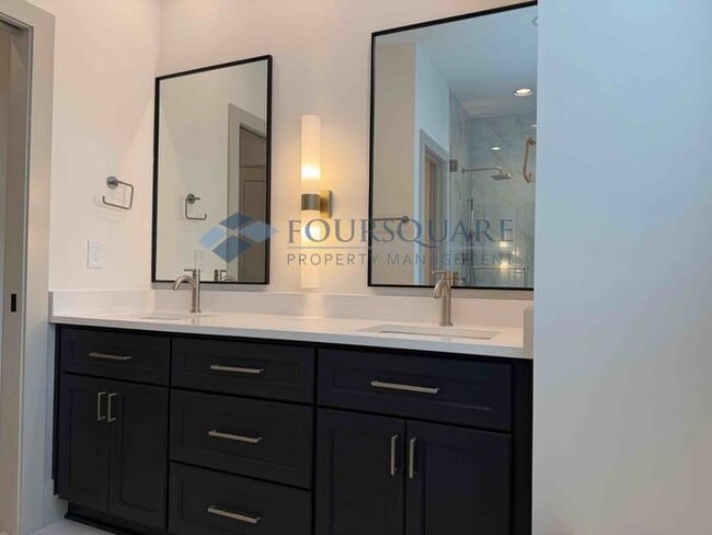 Building Photo - Modern 4-Bed / 4-Bath Townhome with Covered Patio, Deck & Garage – Inside the Beltline Near Downt...