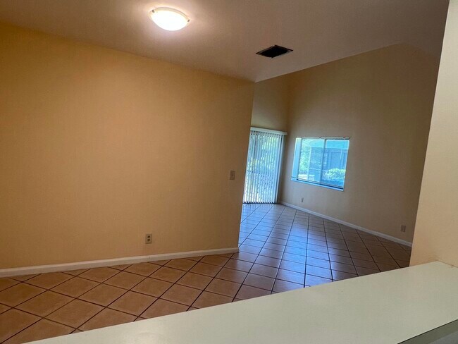 Building Photo - 1581 Woodbridge Lakes Cir