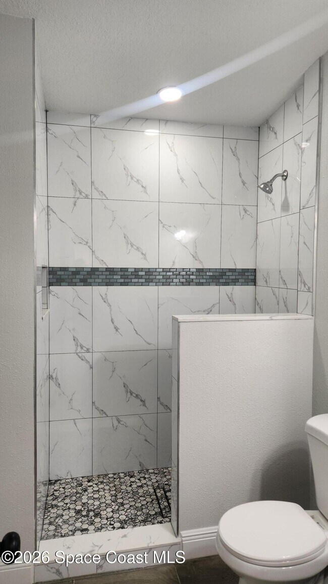 Building Photo - 102 S Christmas Hill Rd