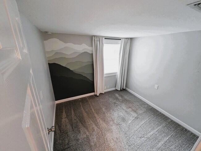 Building Photo - 809 N Hyer Ave