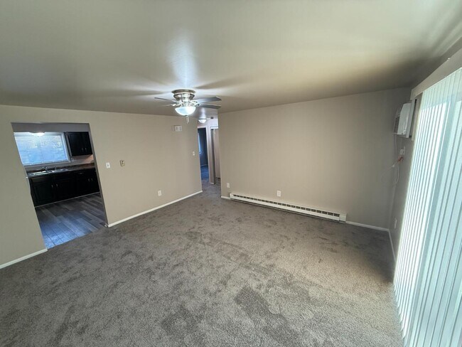 Building Photo - 591 Coyne St