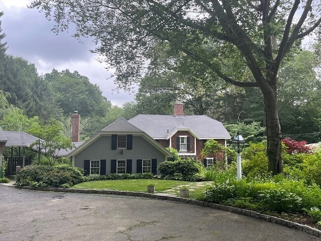 Primary Photo - 719 Bay Rd