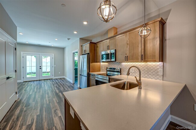 Building Photo - 1 Conklin St