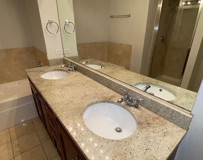 Building Photo - 3125 W Fullerton Ave