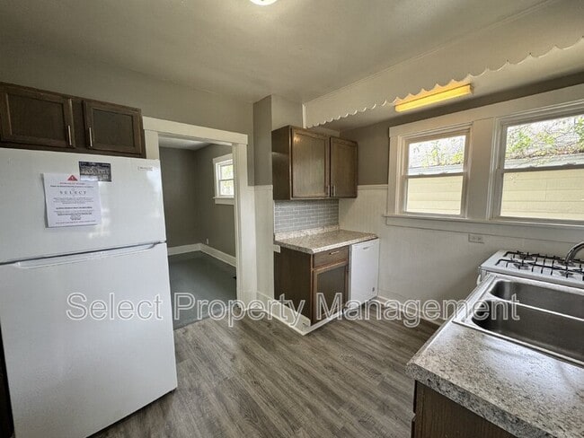 Building Photo - 454 Kinnaird Ave