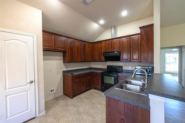 Building Photo - 2101 Oakridge Dr