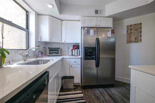 Building Photo - 7200 Radice Ct