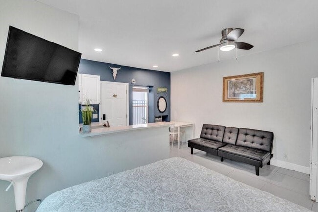 Building Photo - 324 Indiana St