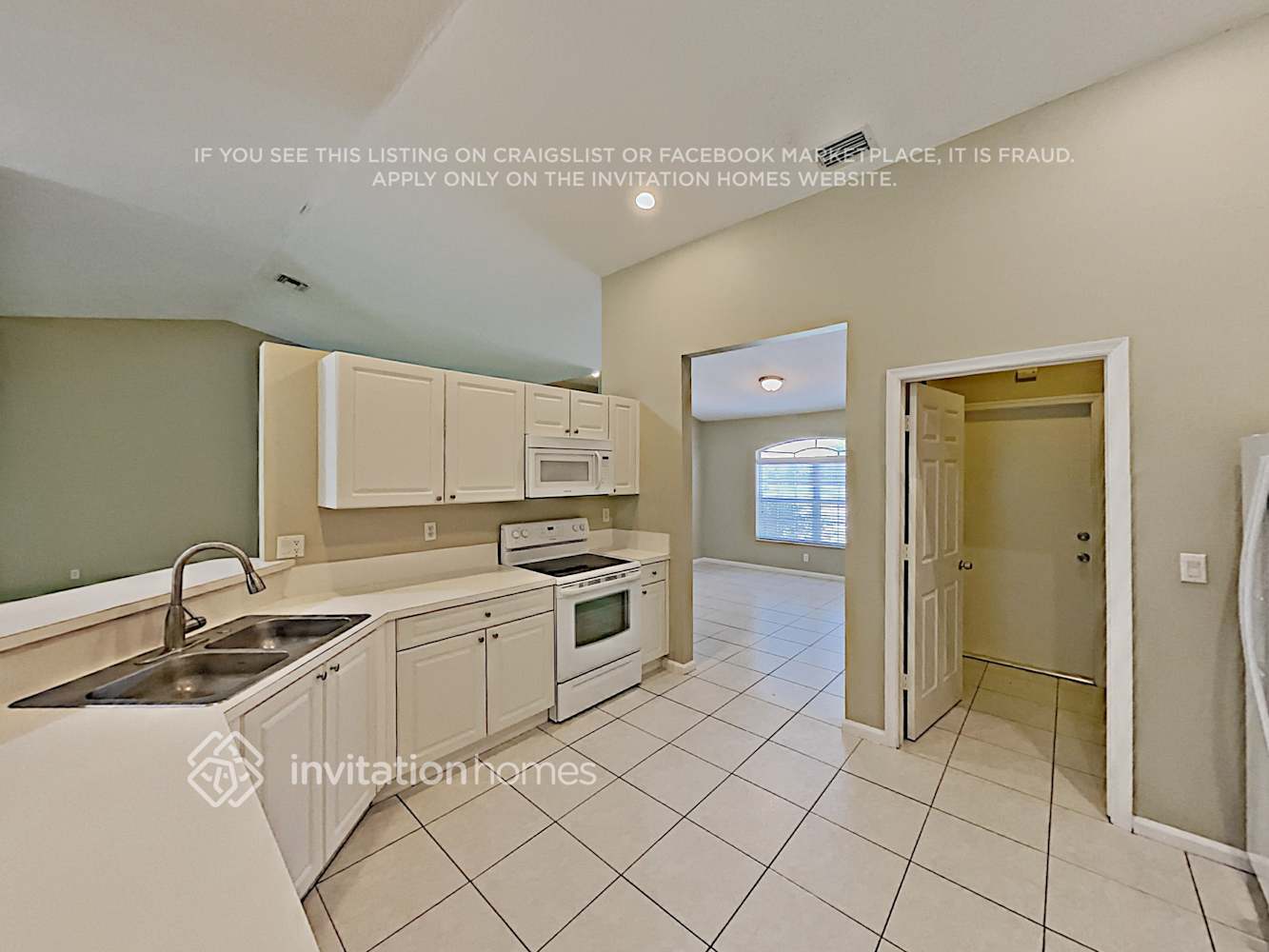Building Photo - 13750 Lilac Pl