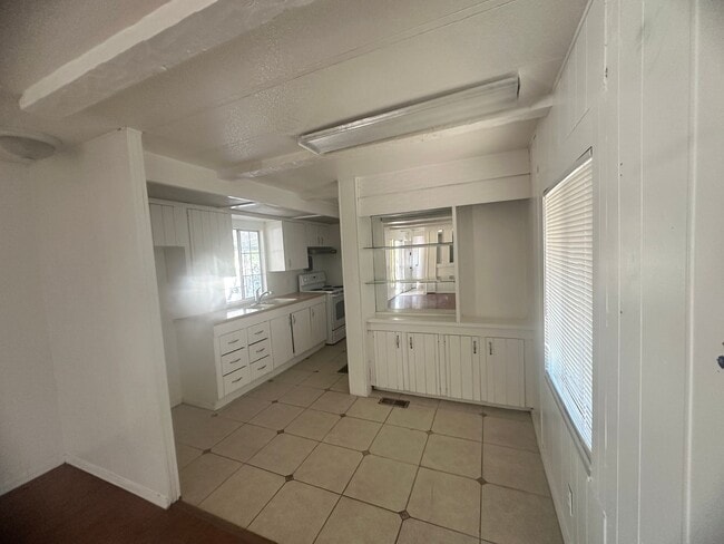 Building Photo - charming 2 bedroom mobile close to River