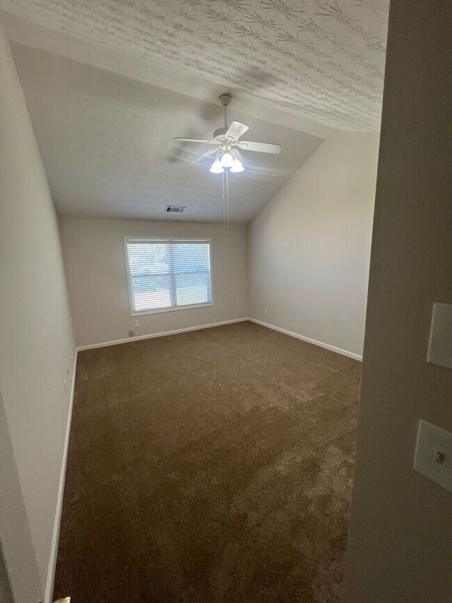 Building Photo - Beautiful Home in the Highly Sought-After ...
