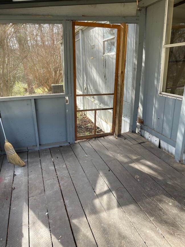 Building Photo - 33 Laurel Mountain MHP Dr