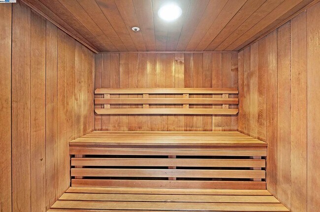 Building Photo - The BAYCREST: Updated 1BR/1BA + Parking!  *AMSI*