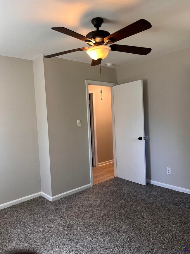 Building Photo - 202 Sherman St