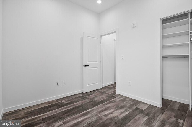 Building Photo - 506 H St NE