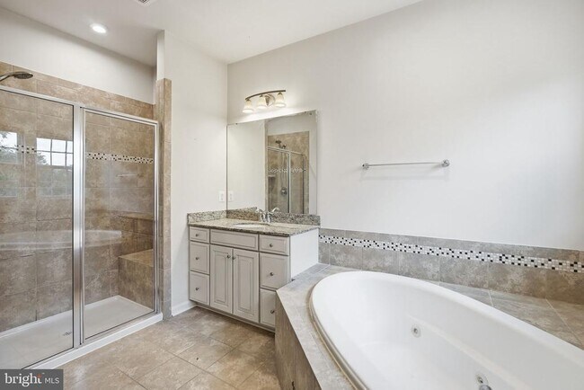 Building Photo - 3634 Briarwood Dr