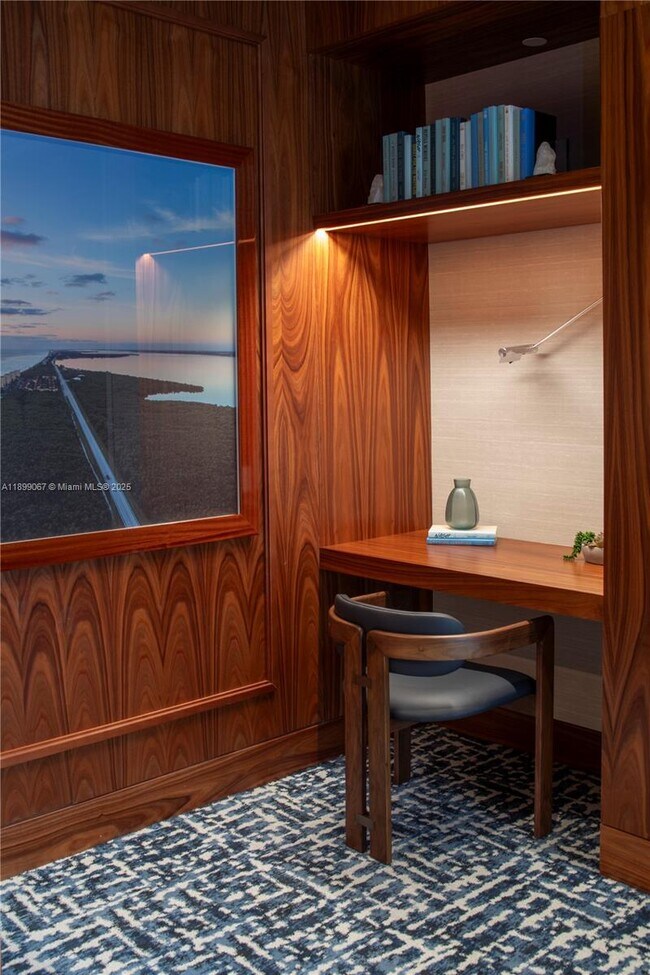 Building Photo - 2655 S Bayshore Dr