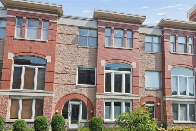 Building Photo - 235 S Marion St