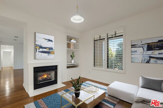 Building Photo - 5625 Crescent Prk W