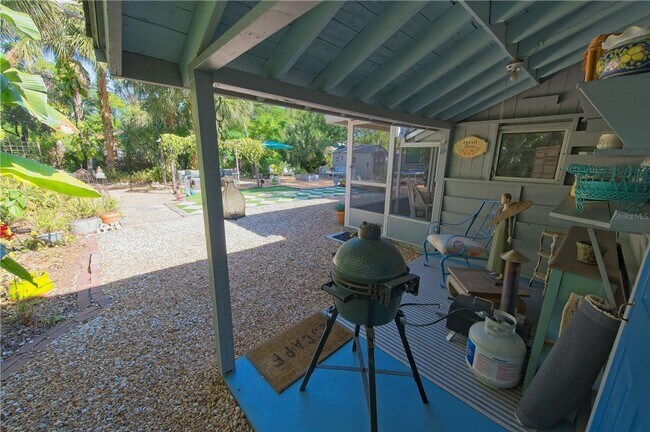 Building Photo - Annual unfurnished 2 bed /1 bath house ava...