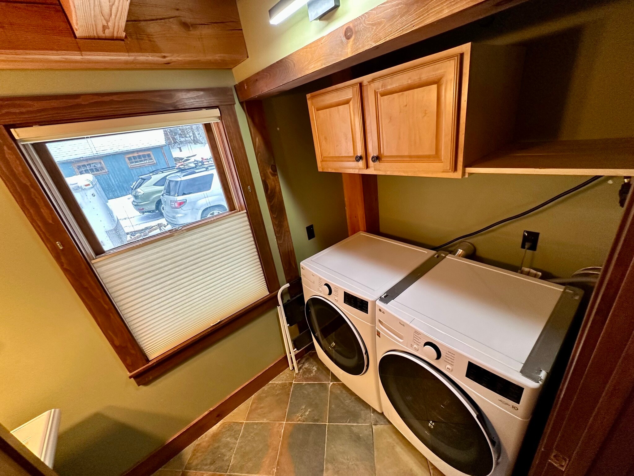 Building Photo - 475 Black Bear Holw