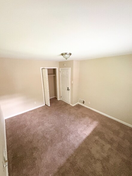 Building Photo - 226 Collum St NW