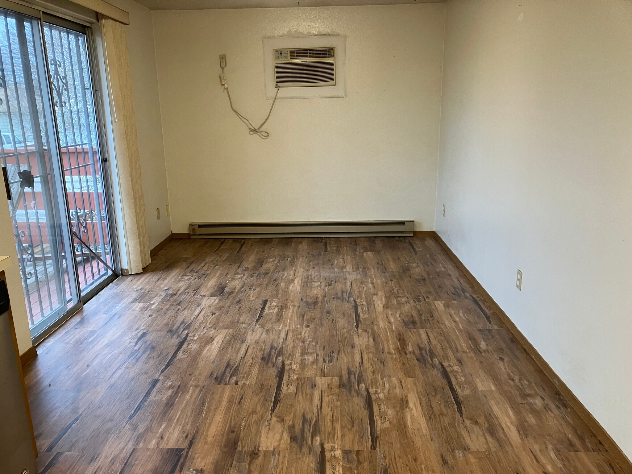 Building Photo - 110 E Longfellow Ave