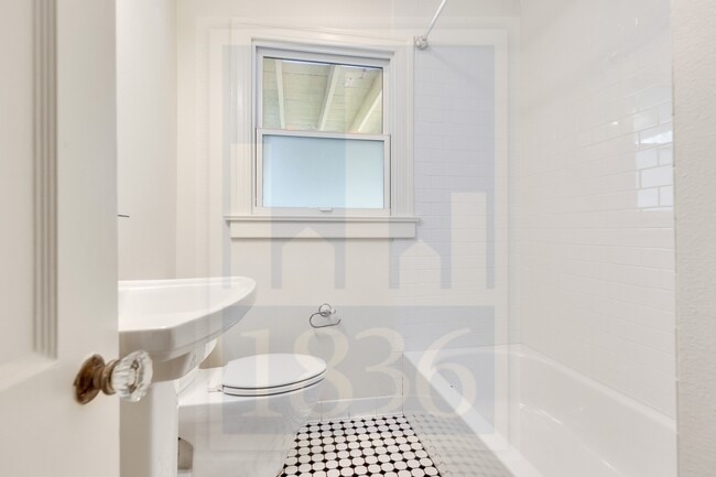 Building Photo - 1321 Bonham Terrace