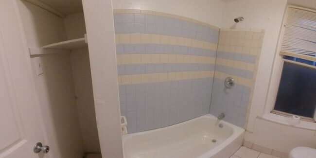 Building Photo - 3 Bedroom 1 Bath Home