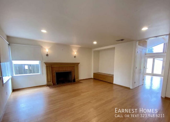 Building Photo - 2577 S Bundy Dr