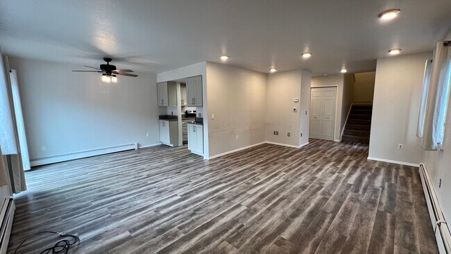 Building Photo - A spacious and well maintained (3) bed, (2.5) bath home between Campbell and Birch Lake.