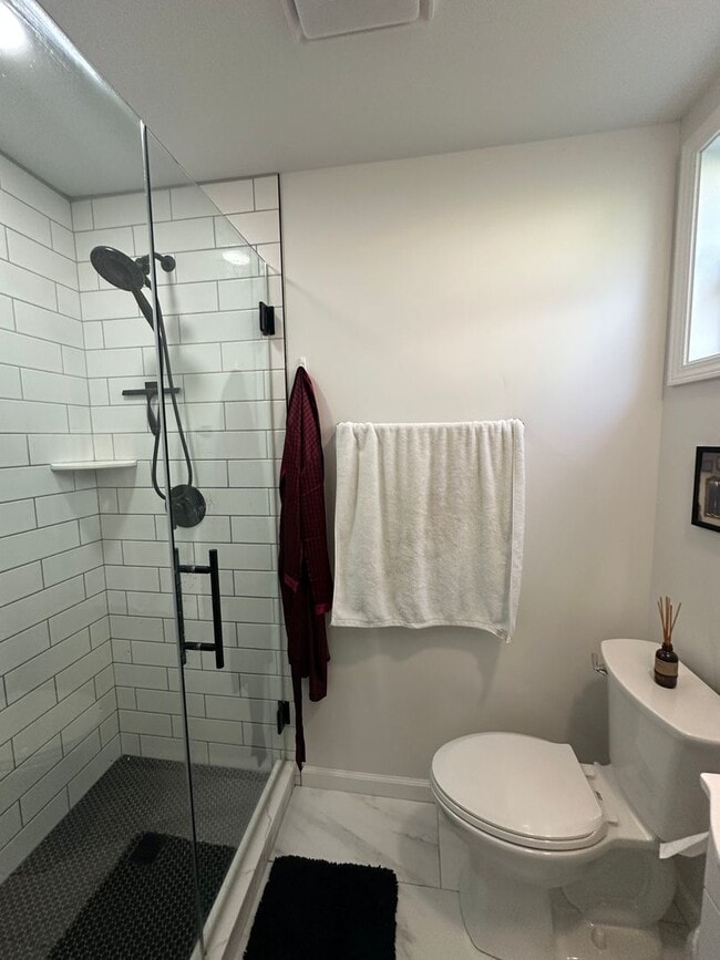 Building Photo - Single Family Home! 2 Bed 2 Bath $2250