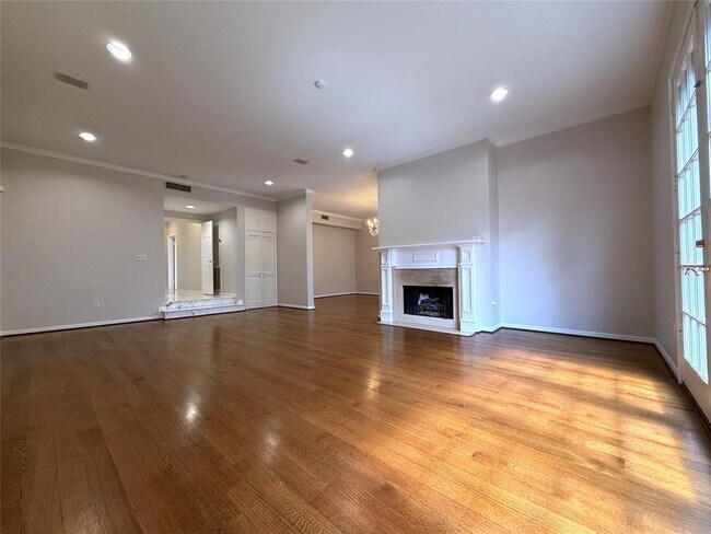 Building Photo - 2813 Saint St