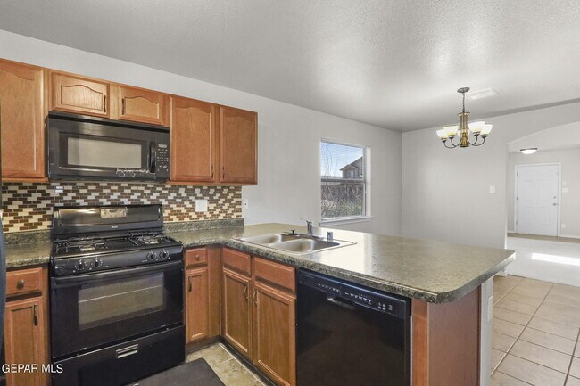 Building Photo - 2300 Glitter St