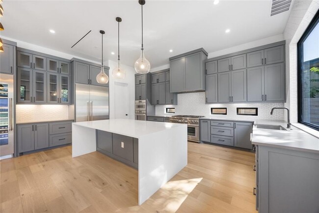 Building Photo - 2905 Westhill Dr