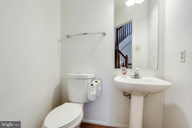 Building Photo - 6212 Briar Ct