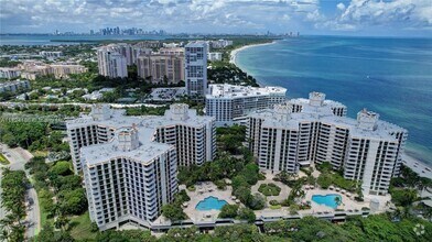 Building Photo - 1121 Crandon Blvd