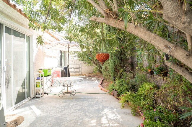 Building Photo - 1417 Country Hollow Dr