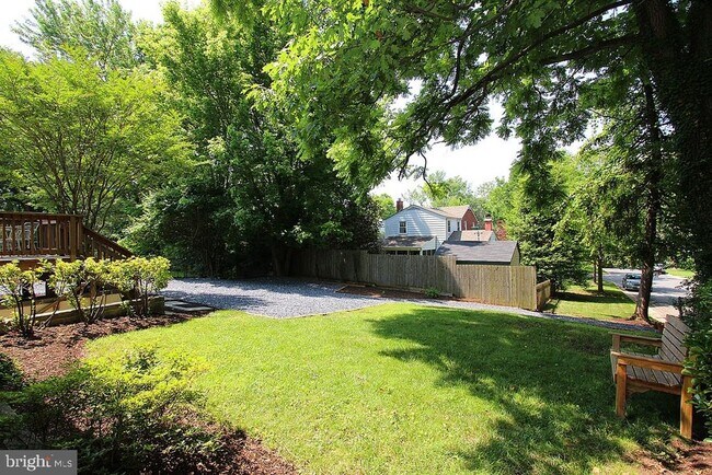 Building Photo - 5028 River Rd
