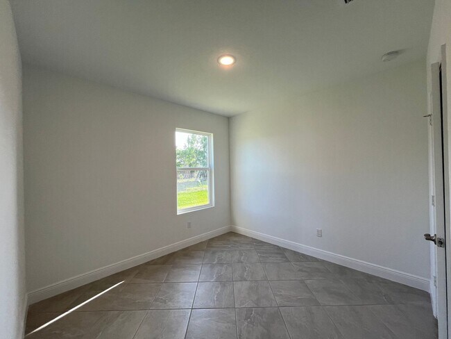 Building Photo - Annual Rental in Port St Lucie