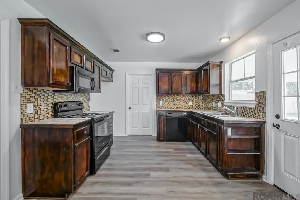 Building Photo - 14211 Parkridge Dr