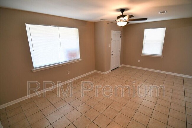 Building Photo - 11965 Troy St