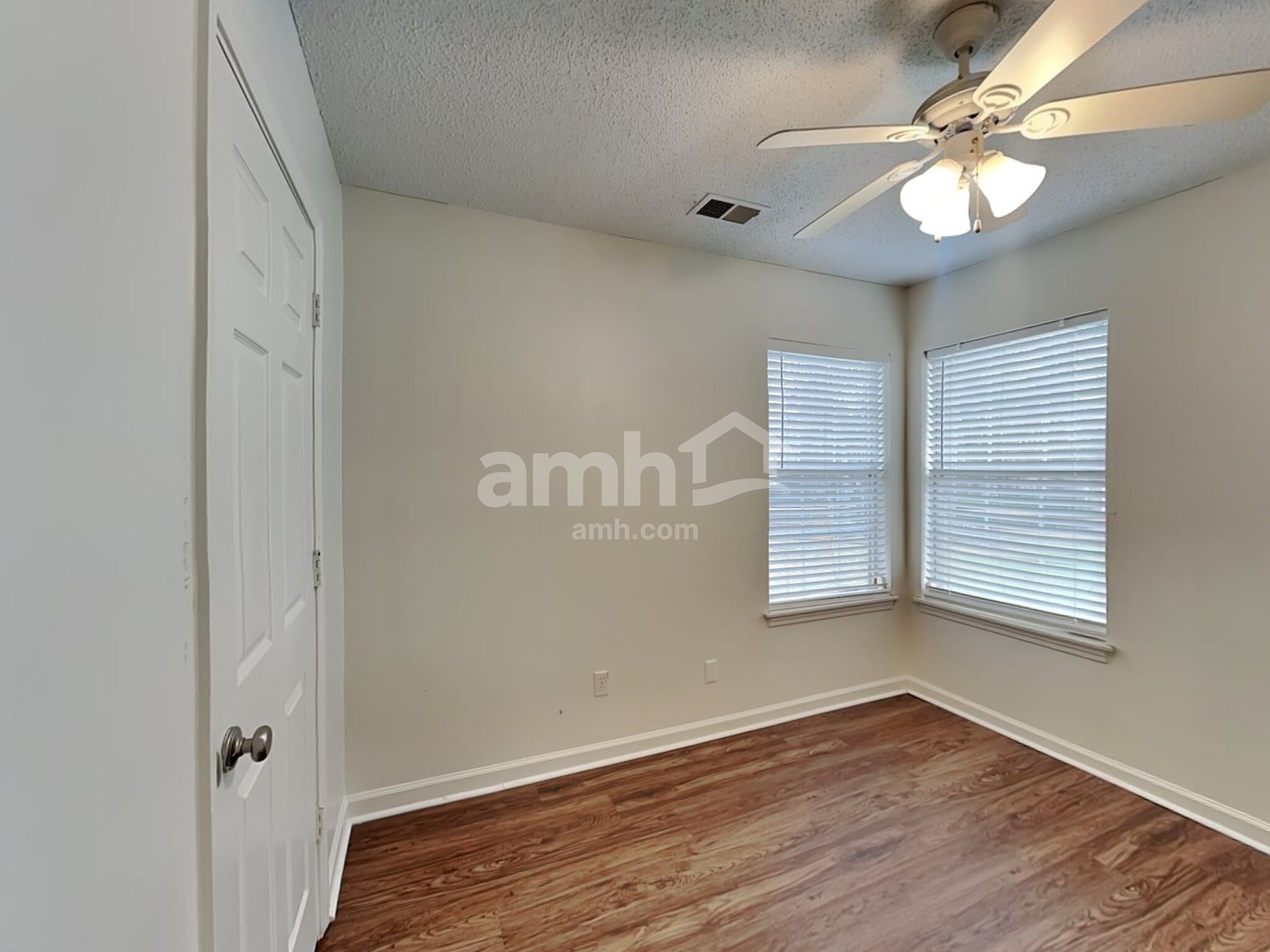 Building Photo - 2804 Robyns Glen Dr