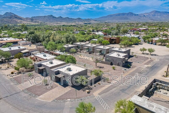 Building Photo - 6050 E Hidden Valley Dr