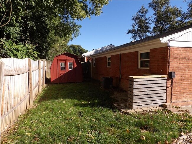 Building Photo - 122 Tracy Ln